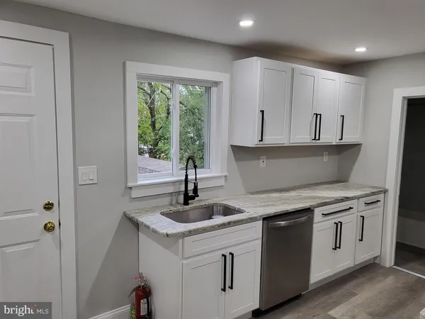 $1,850 | 212 Warren Street, Unit 3, Beverly, NJ 08010