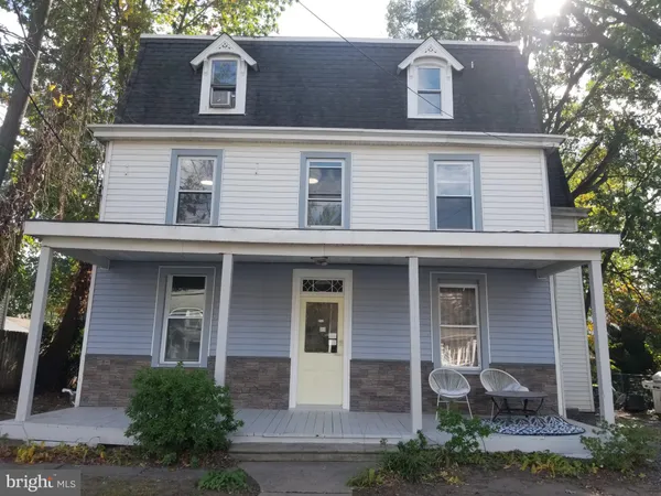 $1,850 | 212 Warren Street, Unit 3, Beverly, NJ 08010