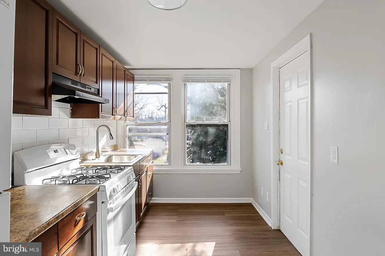 212 Warren Street, Unit 3 Beverly, NJ 08010 - Photo 4 of 11