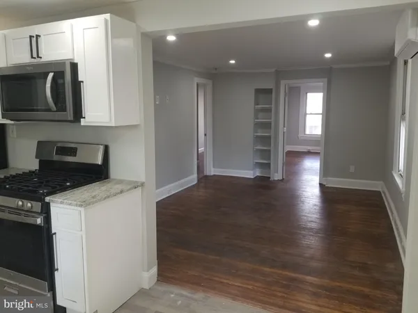 $1,850 | 212 Warren Street, Unit 3, Beverly, NJ 08010