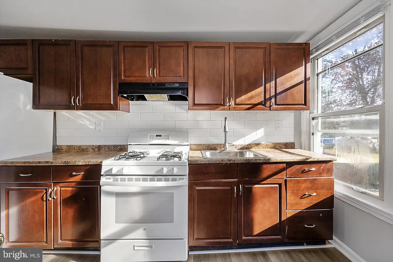 212 Warren Street, Unit 3 Beverly, NJ 08010 - Photo 6 of 11