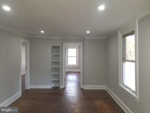 $1,850 | 212 Warren Street, Unit 3, Beverly, NJ 08010