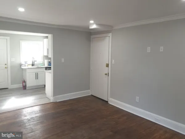 $1,850 | 212 Warren Street, Unit 3, Beverly, NJ 08010