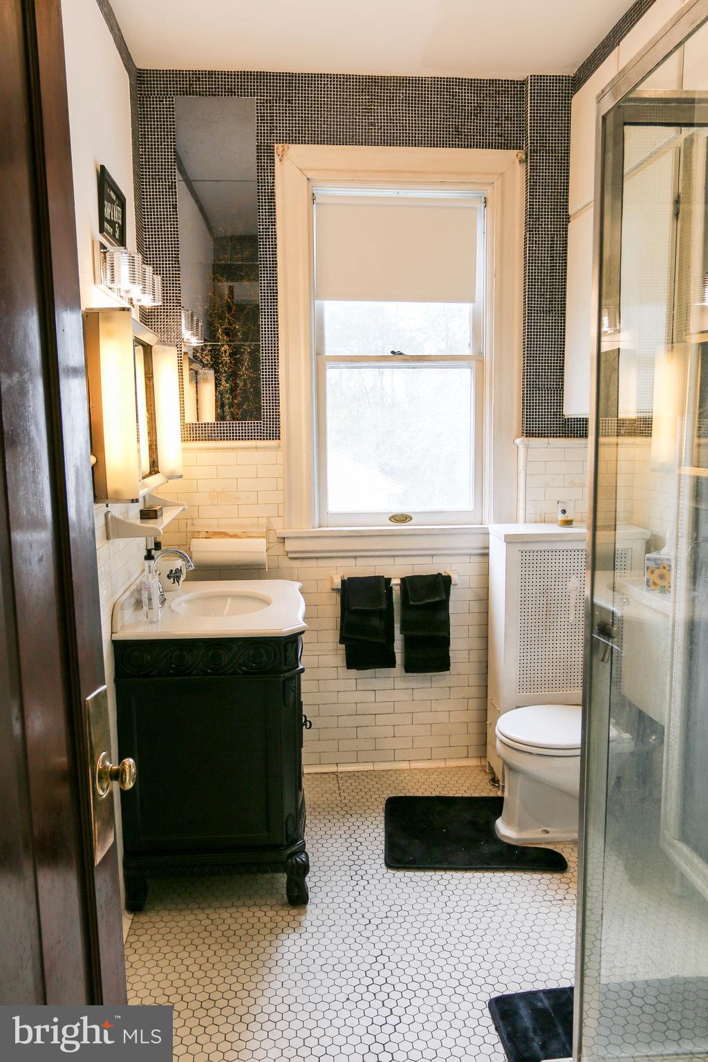 40 North Rolling Road Baltimore, MD 21228 - Photo 12 of 52 Full Bath on First Floor