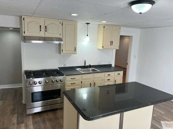 $1,700 | 118 Riddle Street, Unit 1F, Manchester, NH 03102