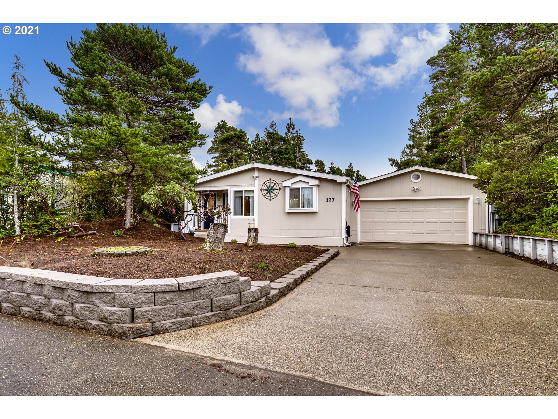 137 43rd Way Florence, OR 97439 - Photo 1 of 32 Gallery Image 1