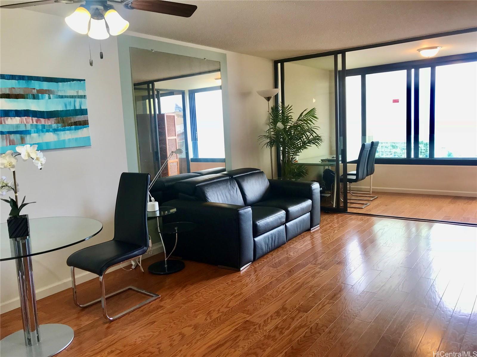 Apartment in Honolulu, Ala Moana - View 3
