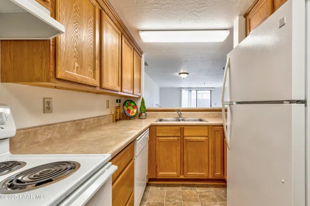 a close view of sink and tap