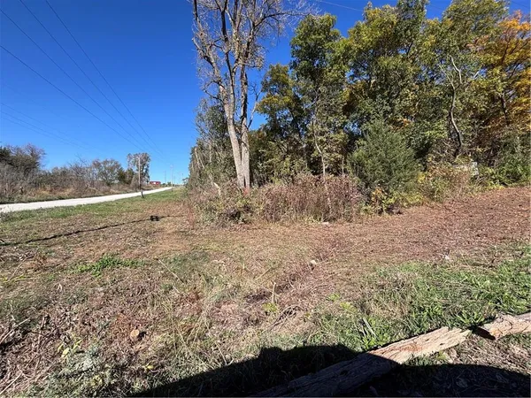 $22,000 | 8990 Southwest Lake Drive, Lathrop, MO 64465