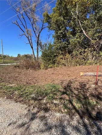 $22,000 | 8990 Southwest Lake Drive, Lathrop, MO 64465