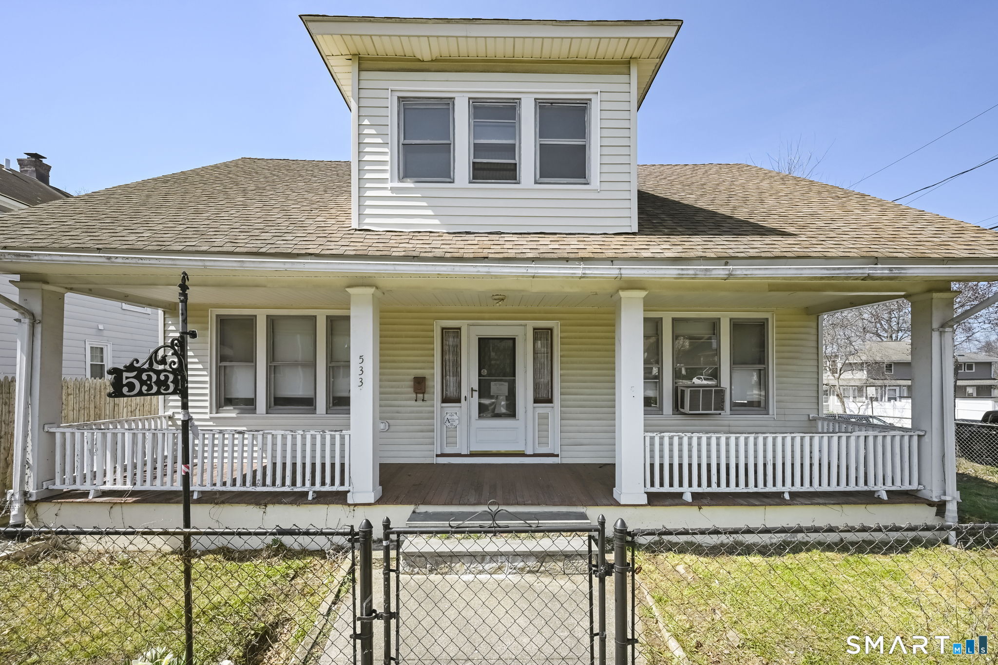 533 Wayne Street Bridgeport, CT 06606 - Photo 3 of 37