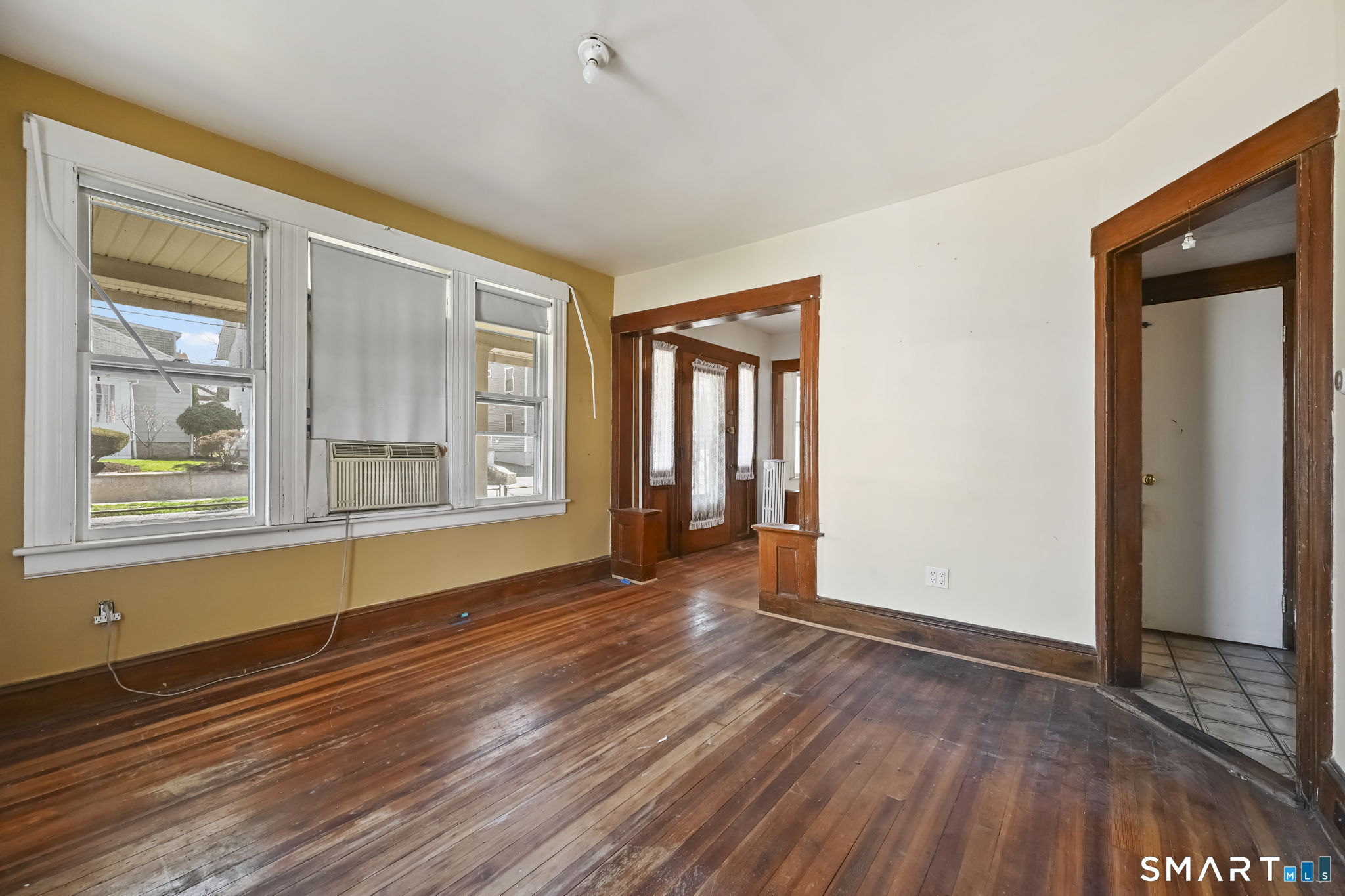 533 Wayne Street Bridgeport, CT 06606 - Photo 7 of 37