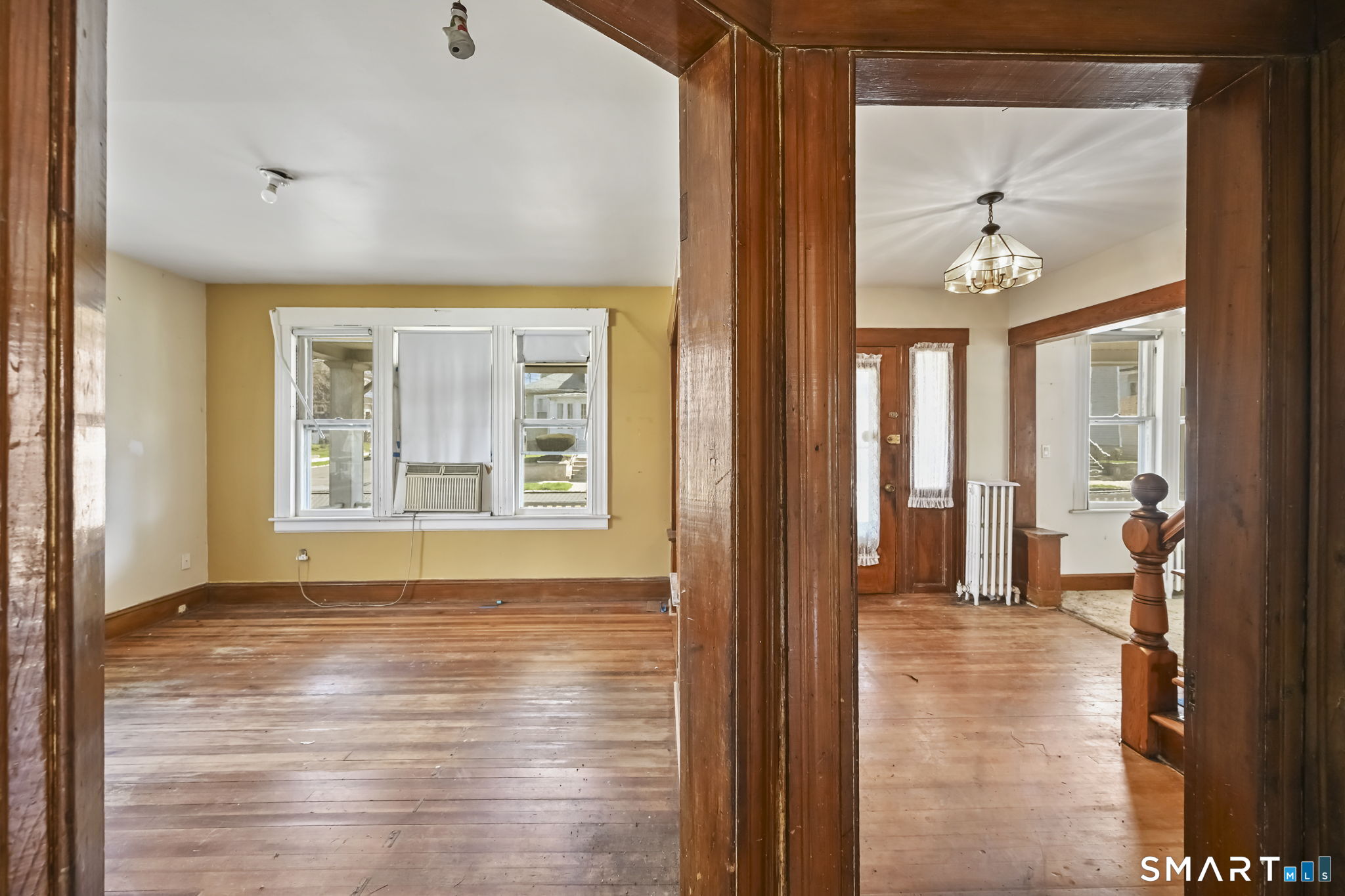 533 Wayne Street Bridgeport, CT 06606 - Photo 8 of 37