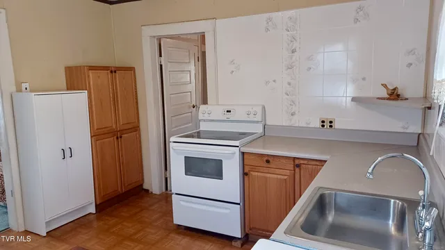 $129,000 | 209 Madison Street, Bristol, VA 24201