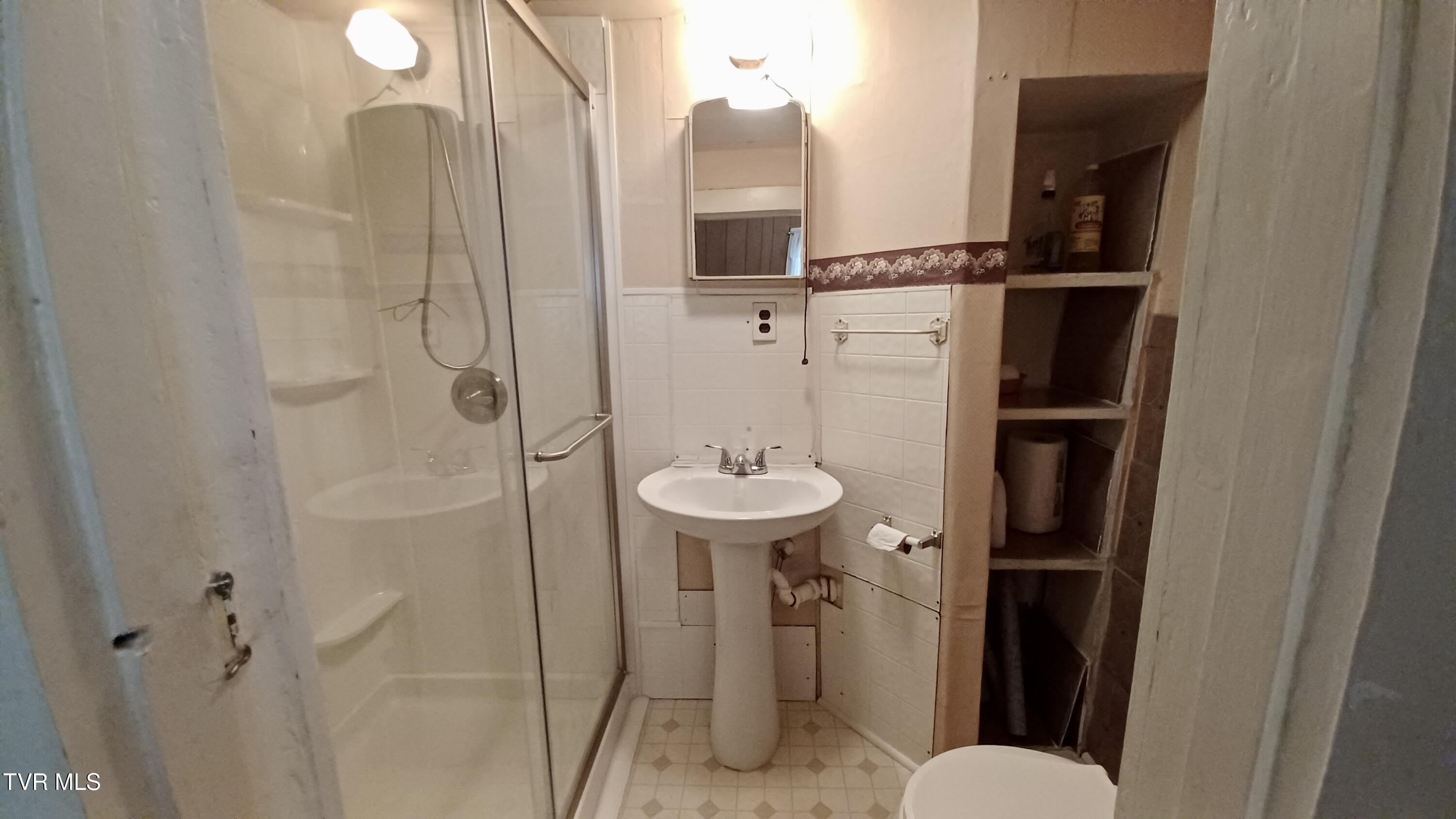 209 Madison Street Bristol, VA 24201 - Photo 19 of 52 19