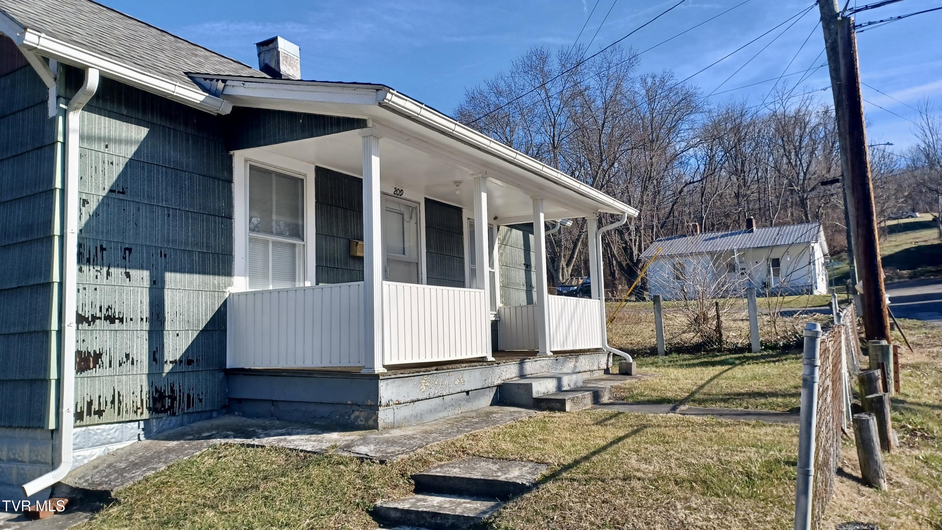 209 Madison Street Bristol, VA 24201 - Photo 2 of 52 2