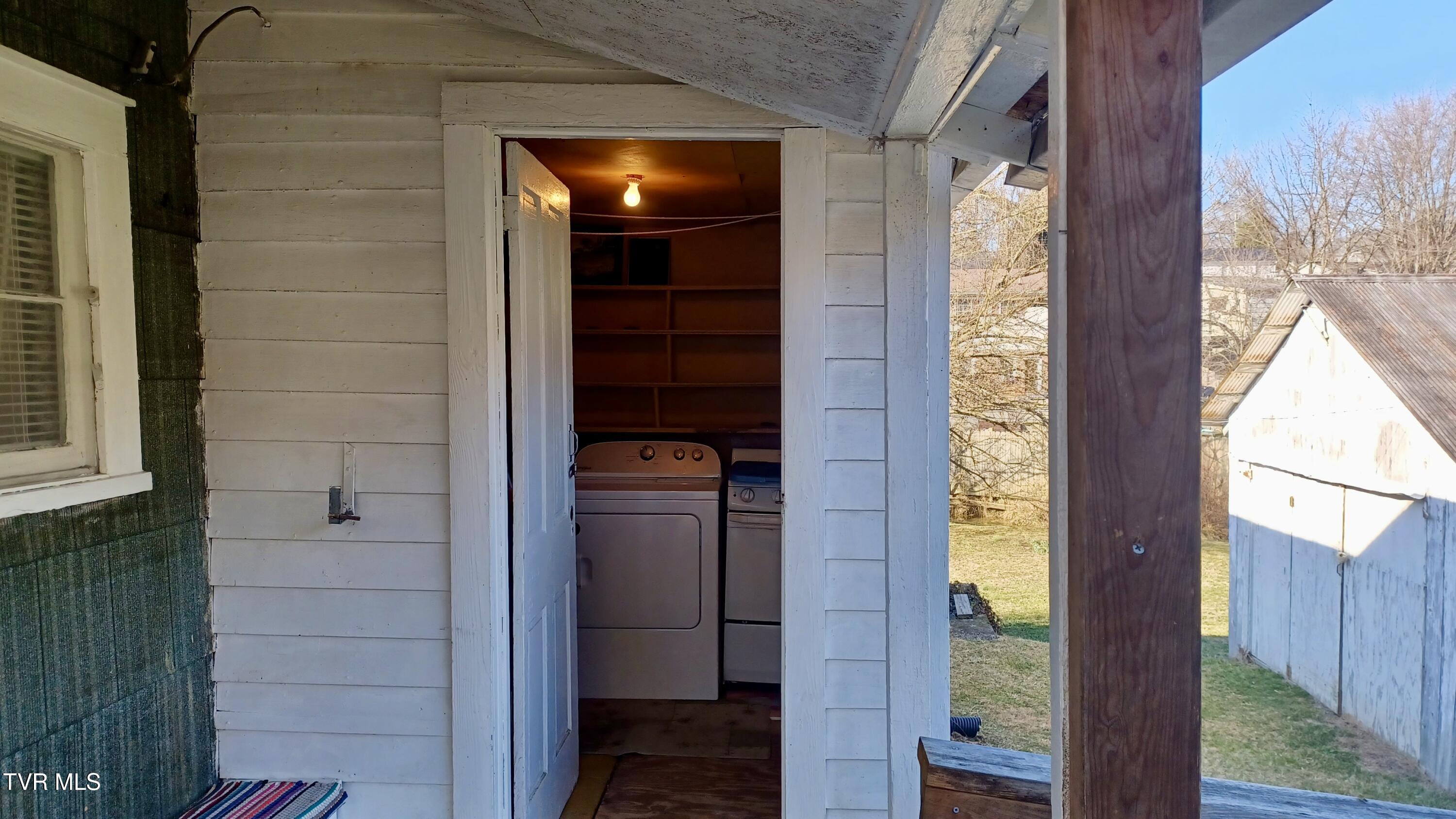 209 Madison Street Bristol, VA 24201 - Photo 22 of 52 Laundry off back porch