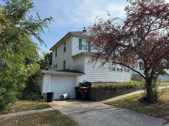 a view of a house with a yard and garage