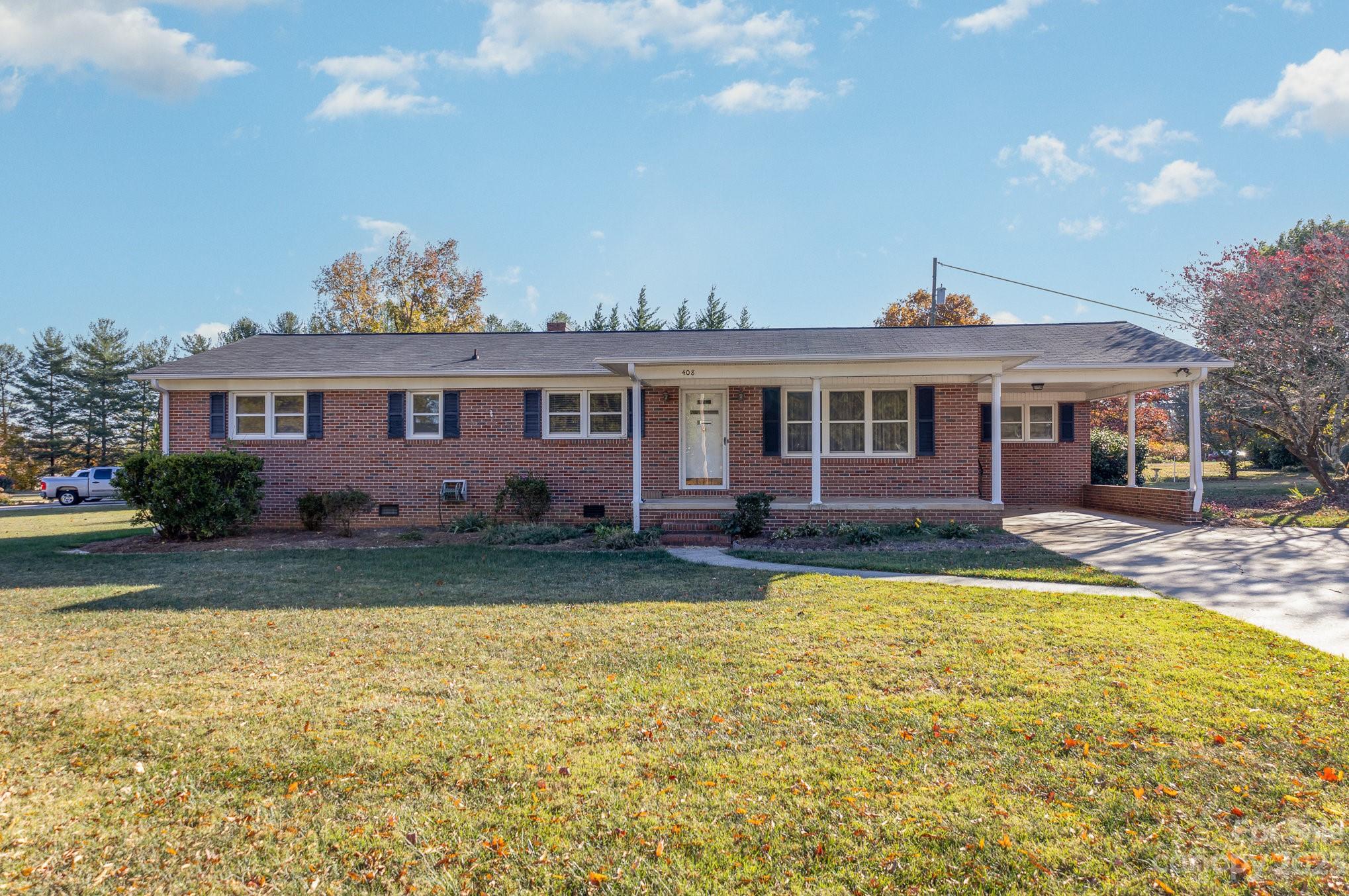 a view of a house with swimming pool and a yard