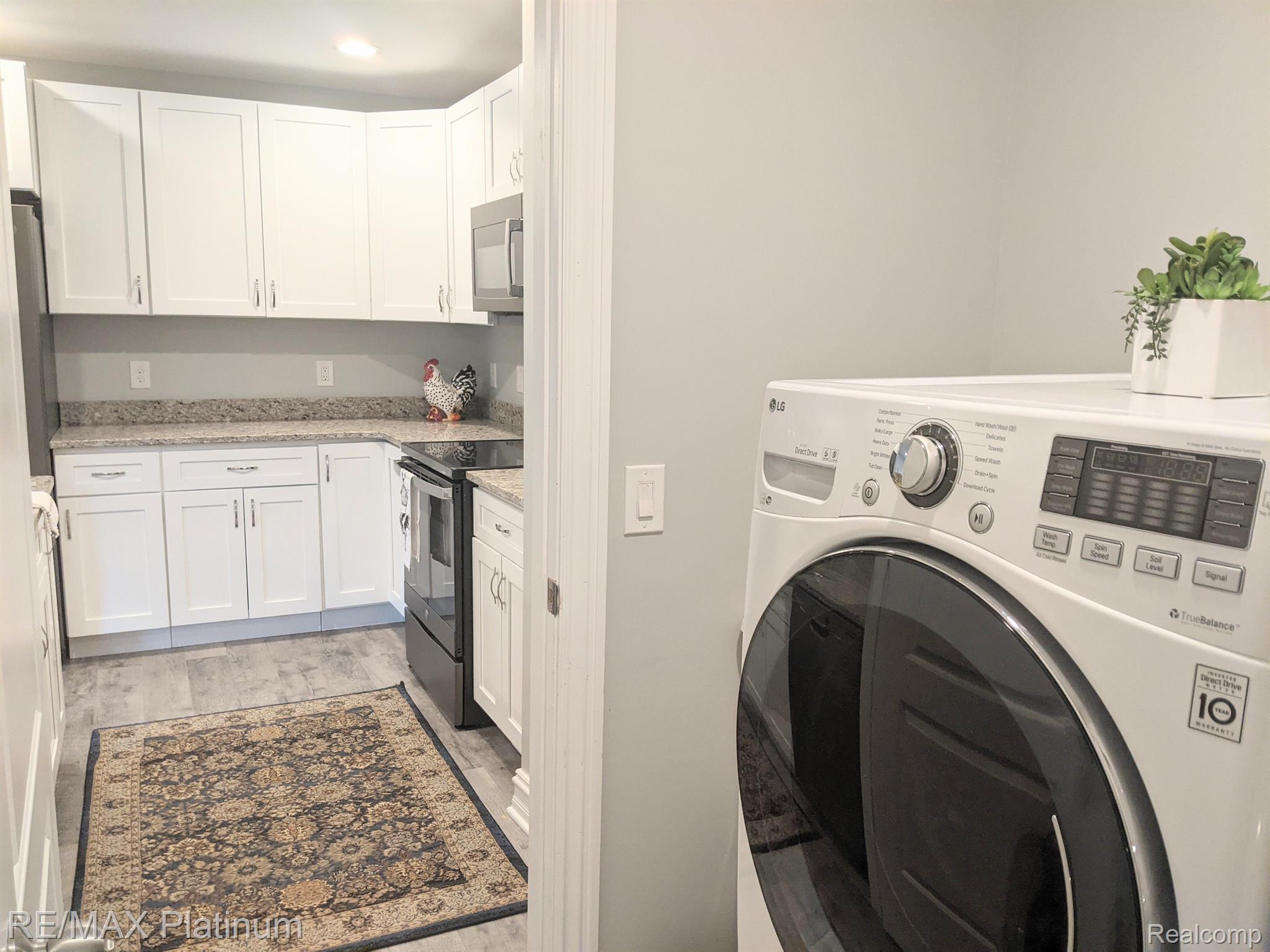 810 Chelsea Ridge Court, Unit 21 Howell, MI 48843 - Photo 21 of 43 Shot of kitchen from laundry room