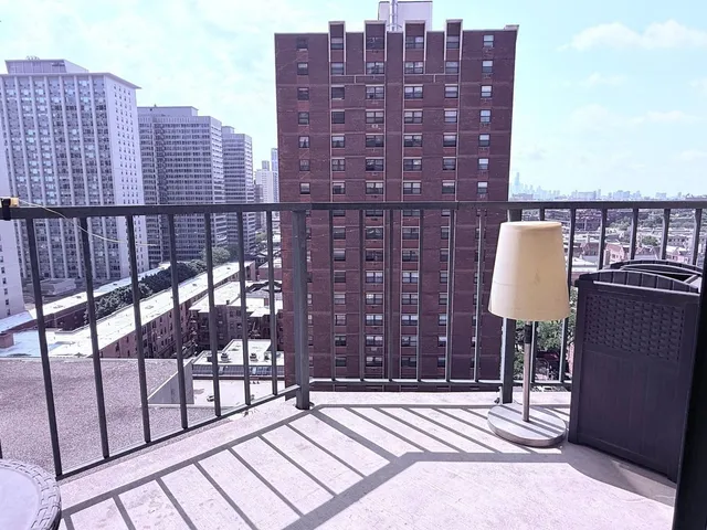 $1,625 | 3660 North Lake Shore Drive, Unit 1309, Chicago, IL 60613