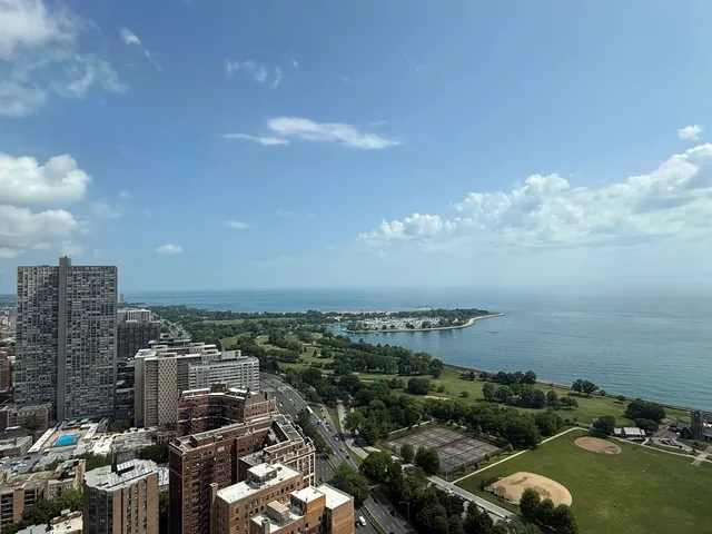 $1,625 | 3660 North Lake Shore Drive, Unit 1309, Chicago, IL 60613