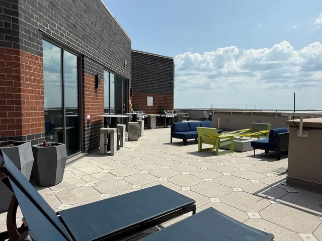 $1,625 | 3660 North Lake Shore Drive, Unit 1309, Chicago, IL 60613