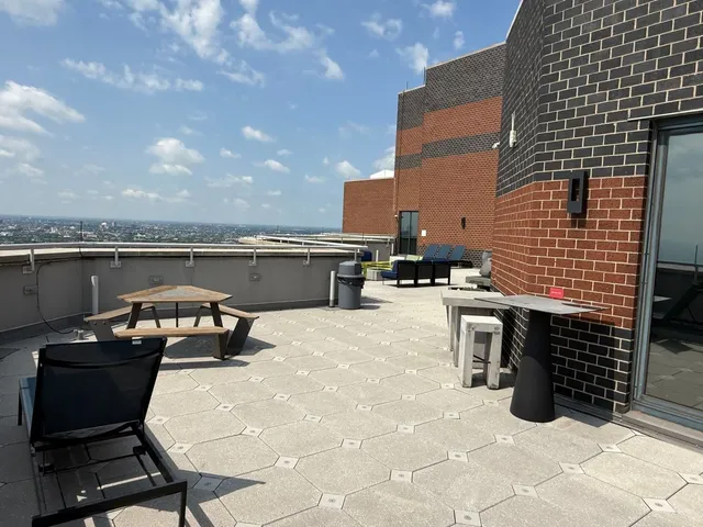 $1,625 | 3660 North Lake Shore Drive, Unit 1309, Chicago, IL 60613