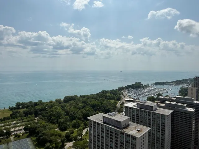 $1,625 | 3660 North Lake Shore Drive, Unit 1309, Chicago, IL 60613
