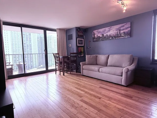 $1,625 | 3660 North Lake Shore Drive, Unit 1309, Chicago, IL 60613