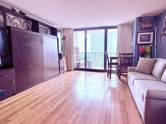 $1,625 | 3660 North Lake Shore Drive, Unit 1309, Chicago, IL 60613