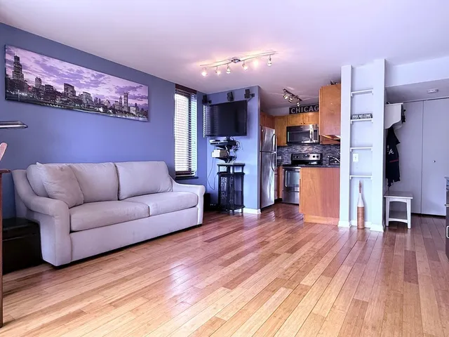 $1,625 | 3660 North Lake Shore Drive, Unit 1309, Chicago, IL 60613