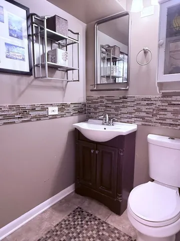 $1,625 | 3660 North Lake Shore Drive, Unit 1309, Chicago, IL 60613