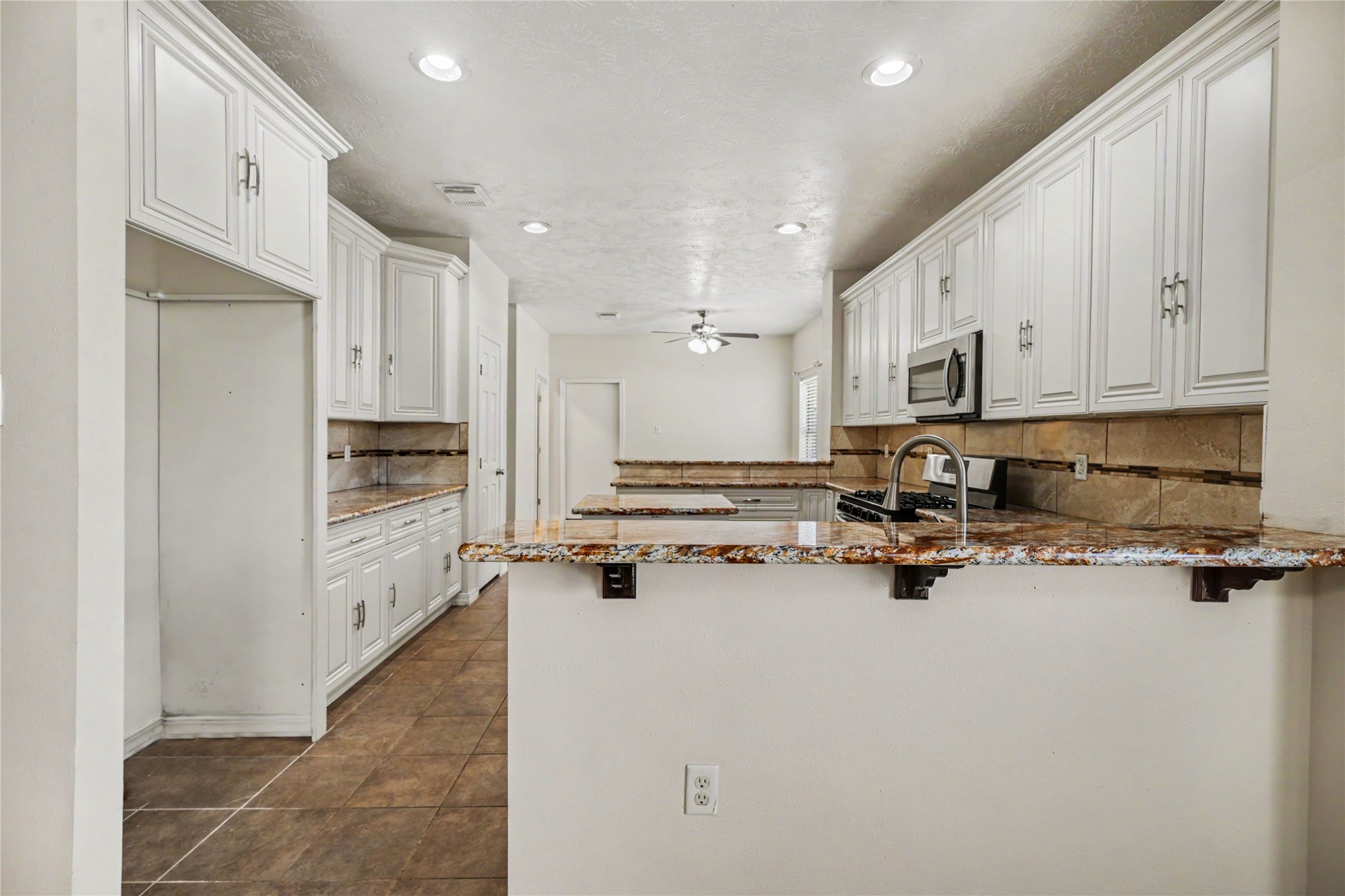 9714 Crystal Boulevard Baytown, TX 77521 - Photo 12 of 36