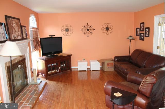7941 Donegal Lane Springfield, VA 22153 - Photo 8 of 21 Family Room