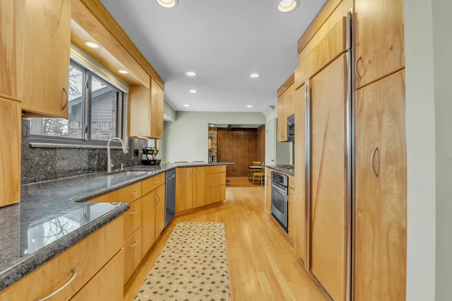 $499,900 | 34069 Fairfax Drive, Livonia, MI 48152