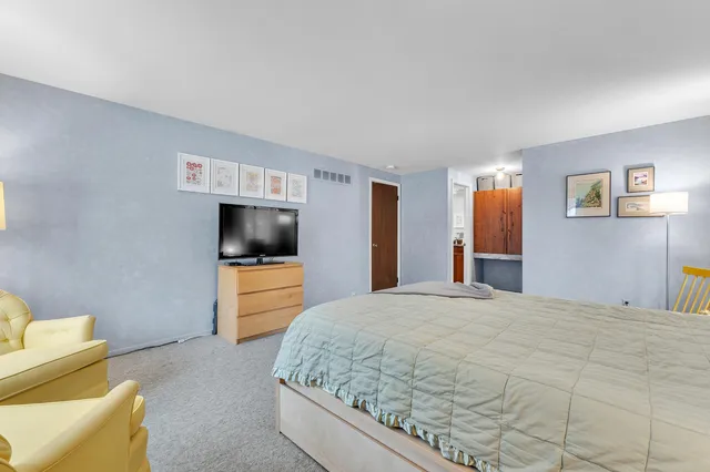 $499,900 | 34069 Fairfax Drive, Livonia, MI 48152