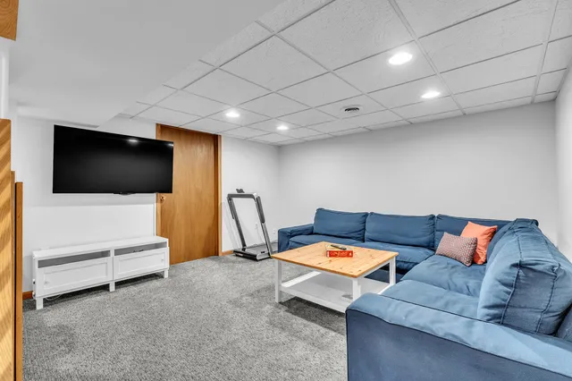 $499,900 | 34069 Fairfax Drive, Livonia, MI 48152