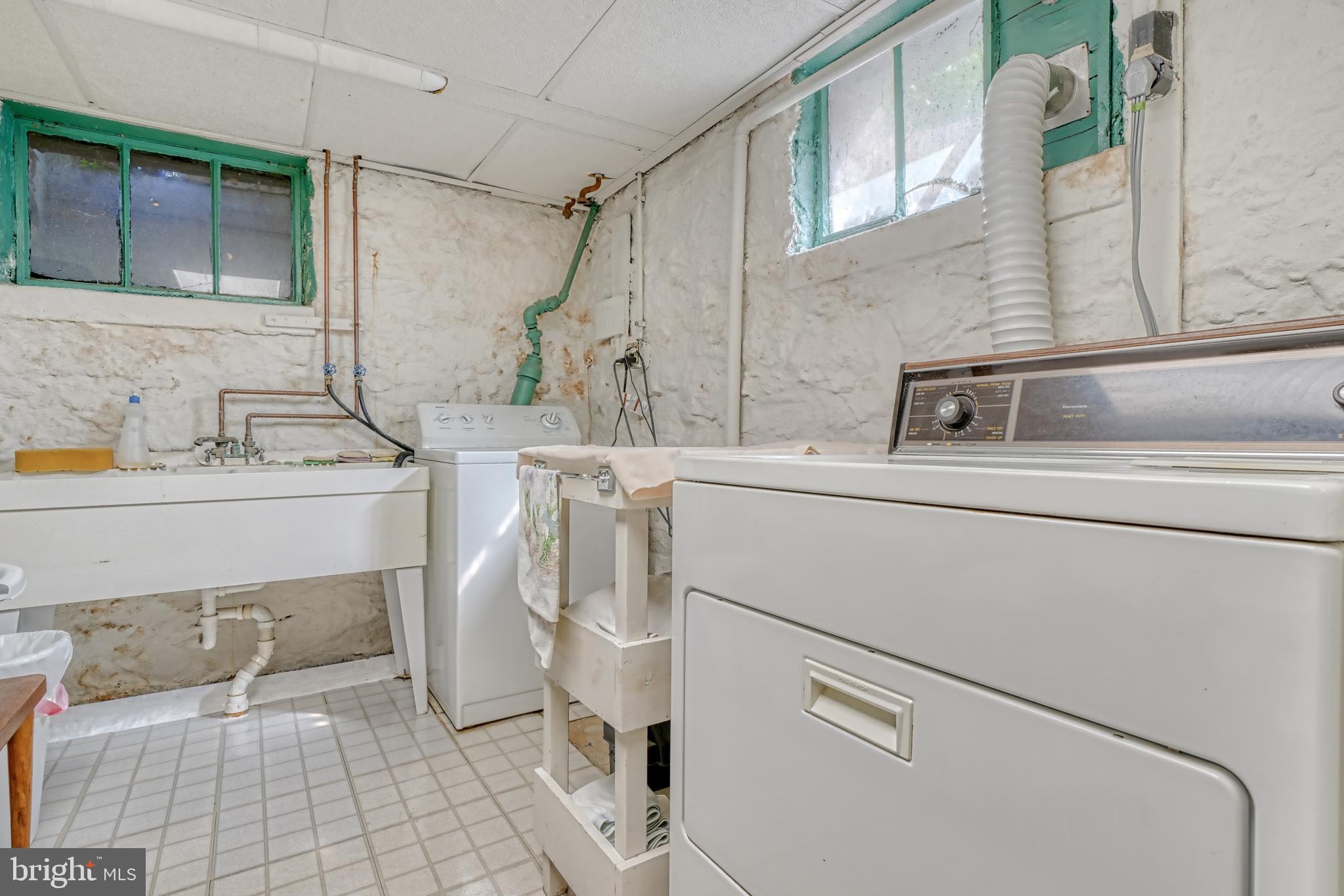 315 Thornhill Road Baltimore, MD 21212 - Photo 33 of 41 Laundry room/lower level