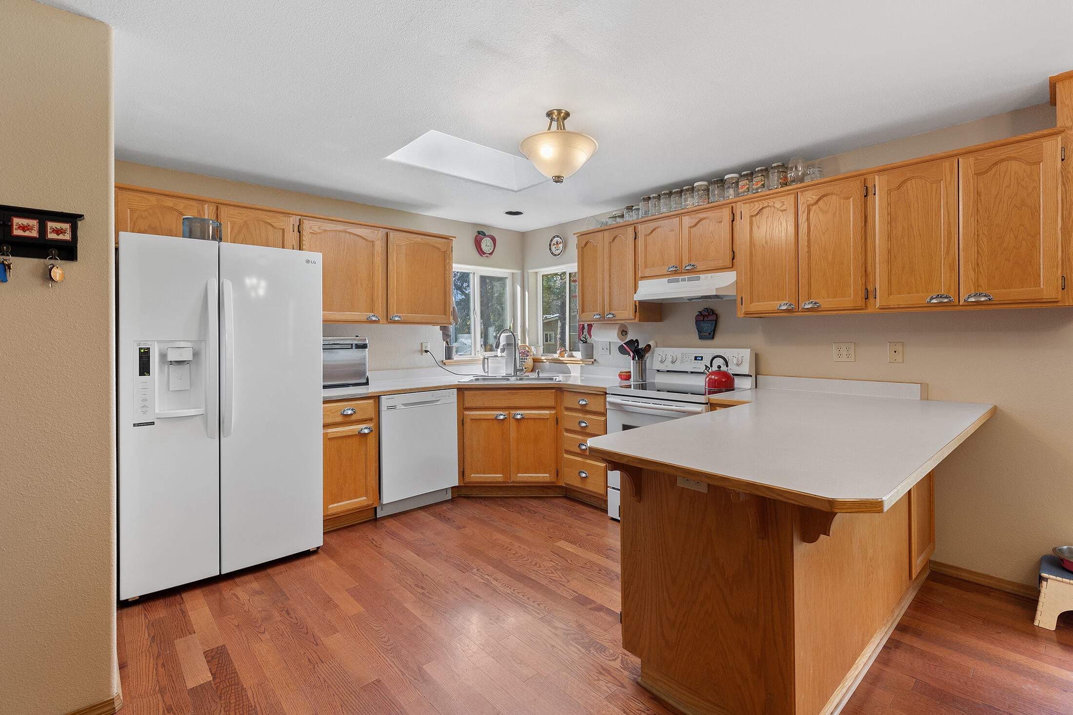 120 Daugherty Way Merlin, OR 97532 - Photo 8 of 30 Kitchen 1