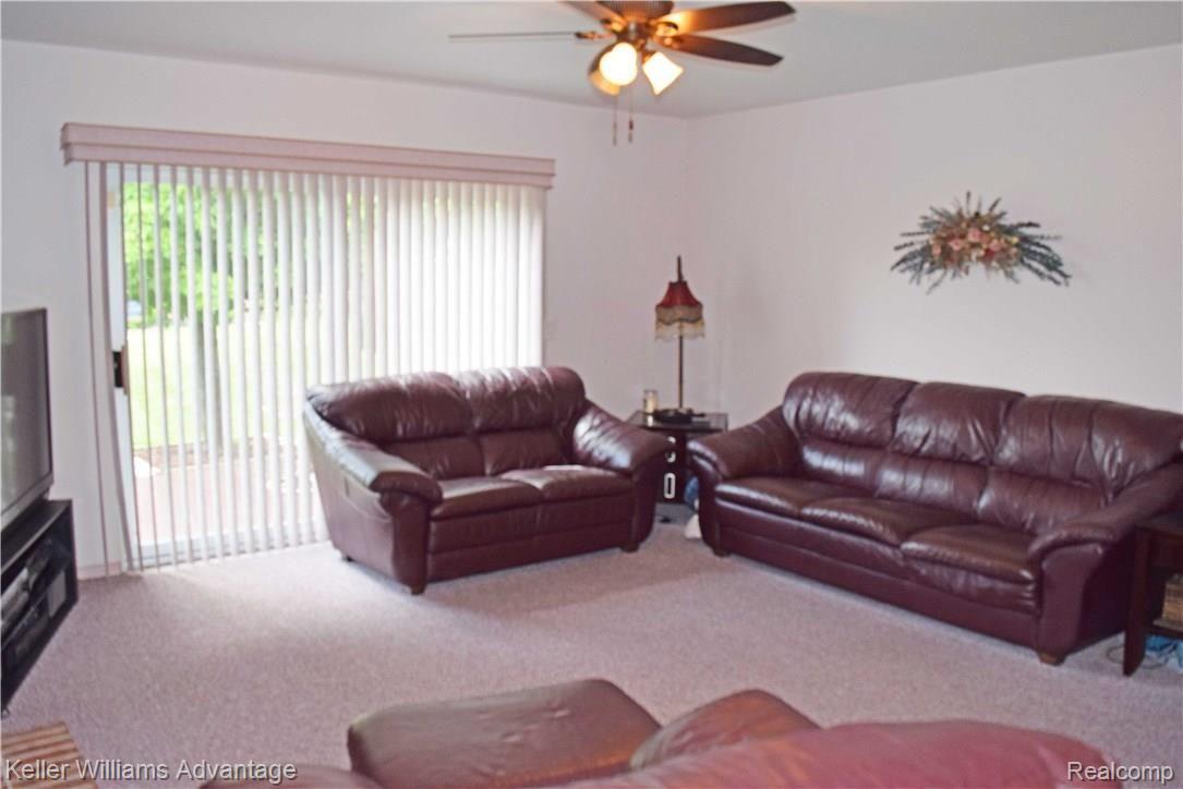 45205 Patrick Drive Canton, MI 48187 - Photo 8 of 21 Family Room 2.jpg