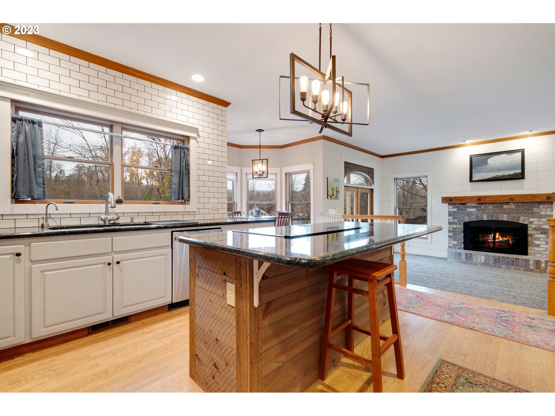 1480 Country Club Road Hood River, OR 97031 - Photo 5 of 42 Gallery Image 5