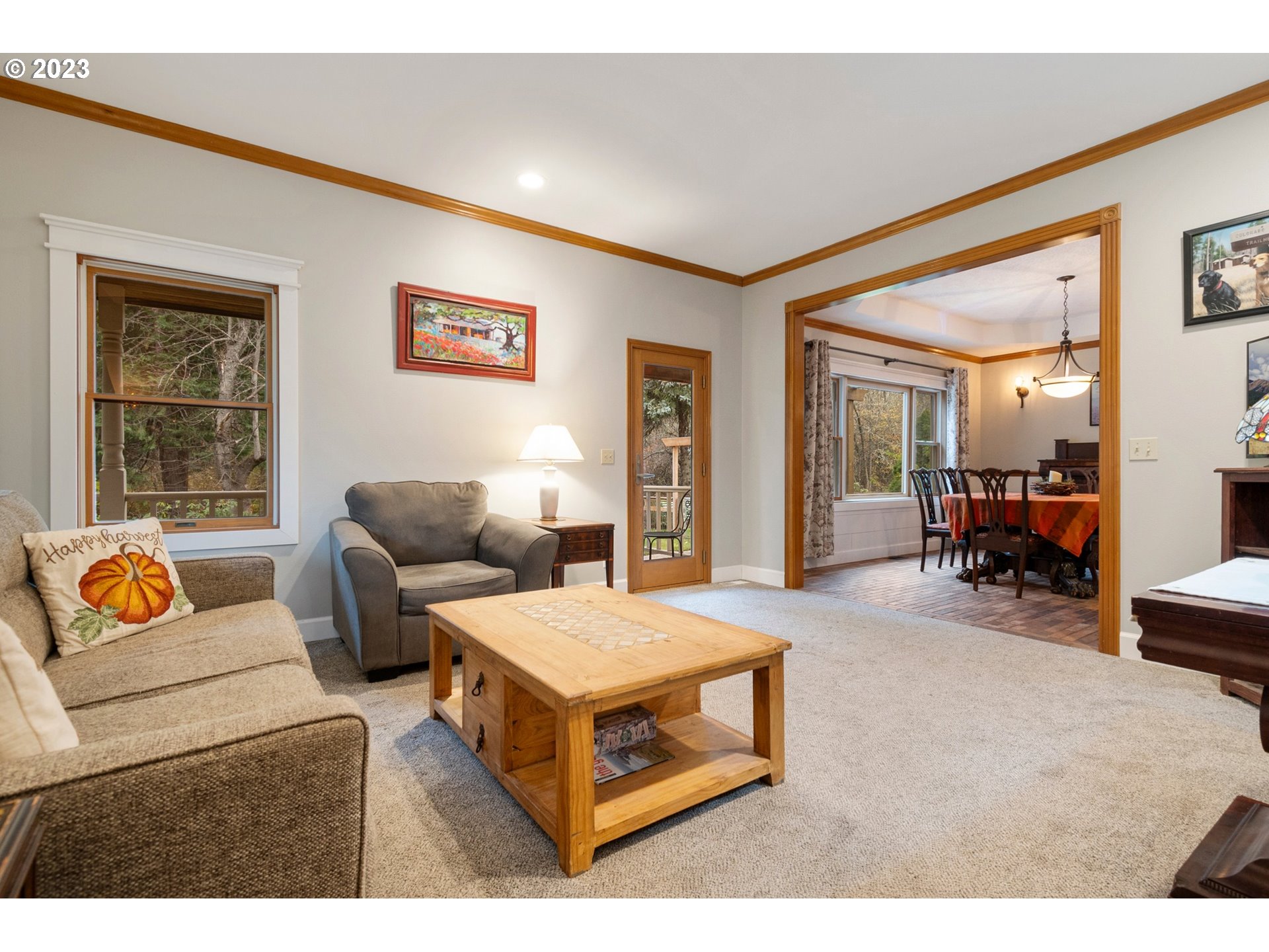1480 Country Club Road Hood River, OR 97031 - Photo 9 of 42 Living Room/Entrance