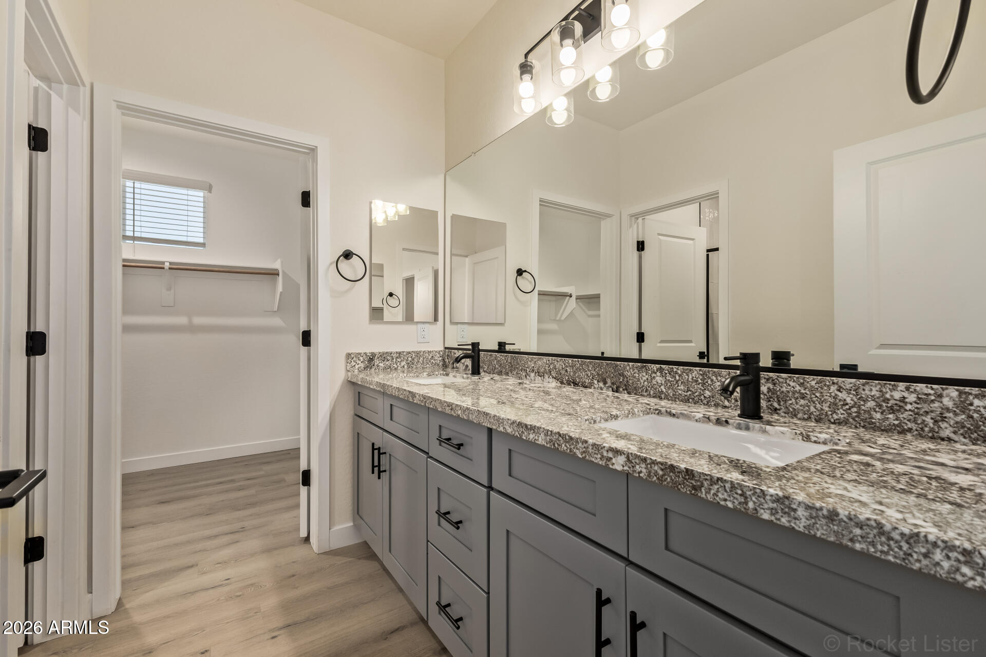 125 West Latona Road Phoenix, AZ 85041 - Photo 17 of 32 Primary Bathroom