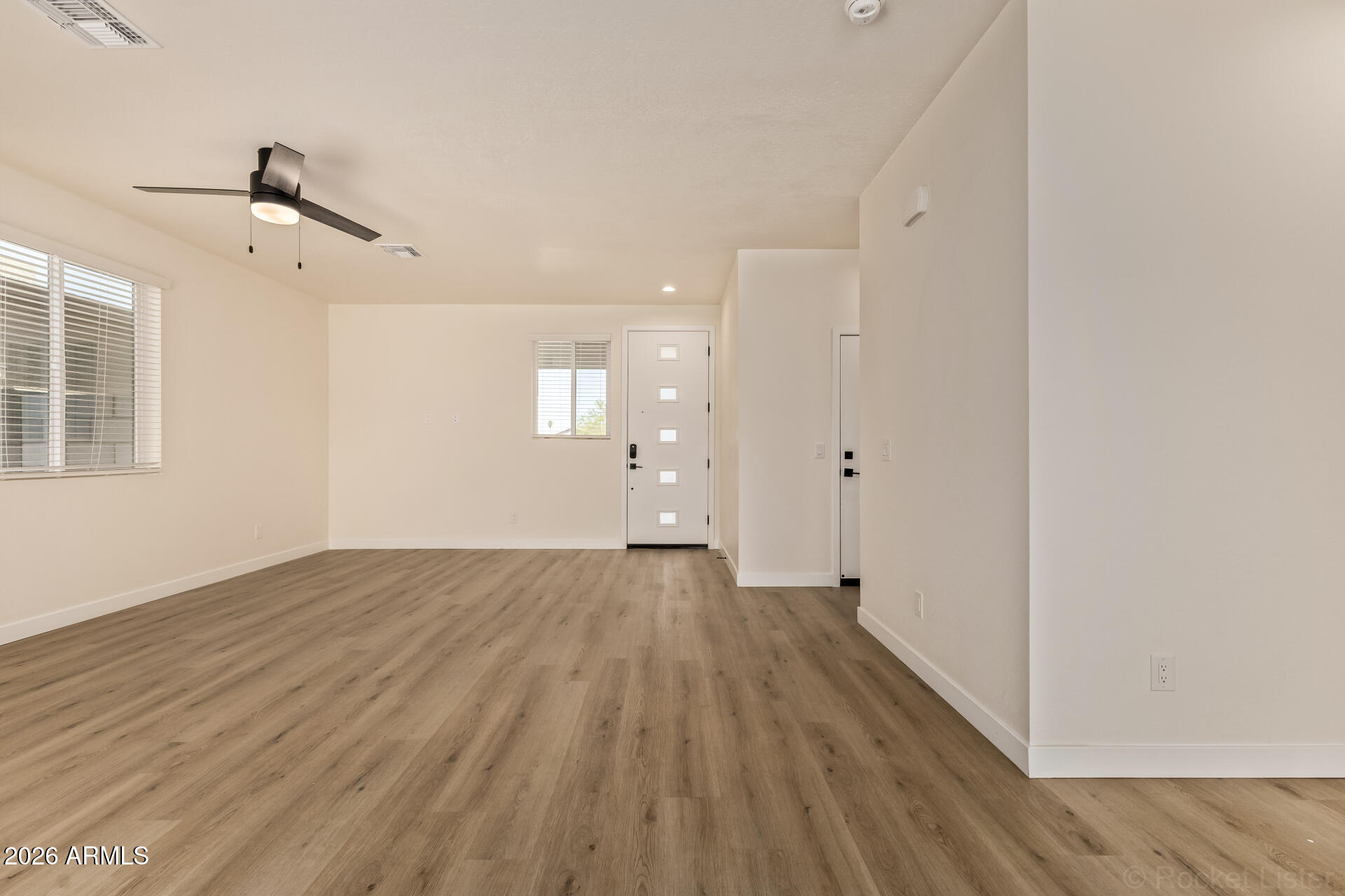 125 West Latona Road Phoenix, AZ 85041 - Photo 3 of 32 Living Room