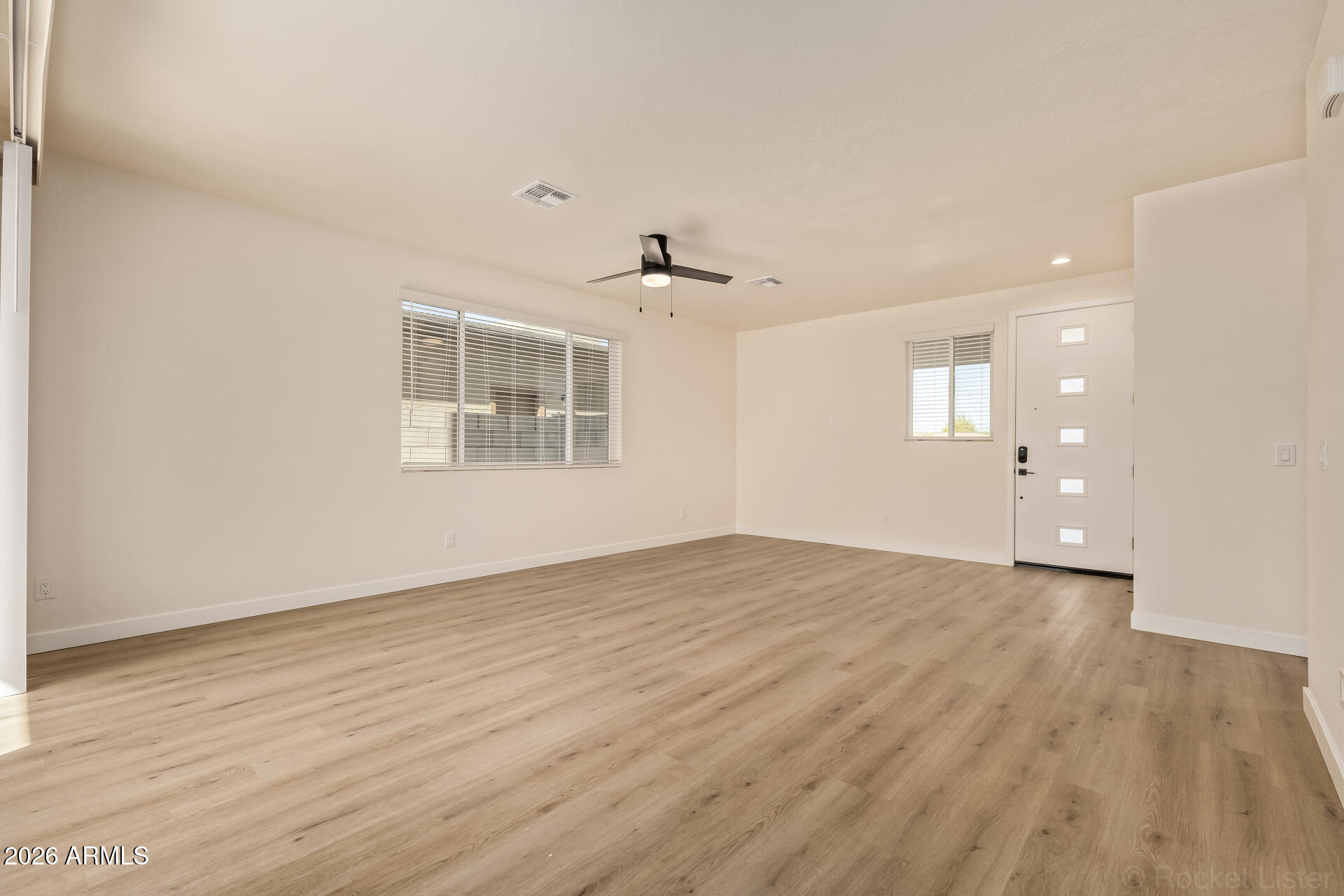 125 West Latona Road Phoenix, AZ 85041 - Photo 4 of 32 Living Room