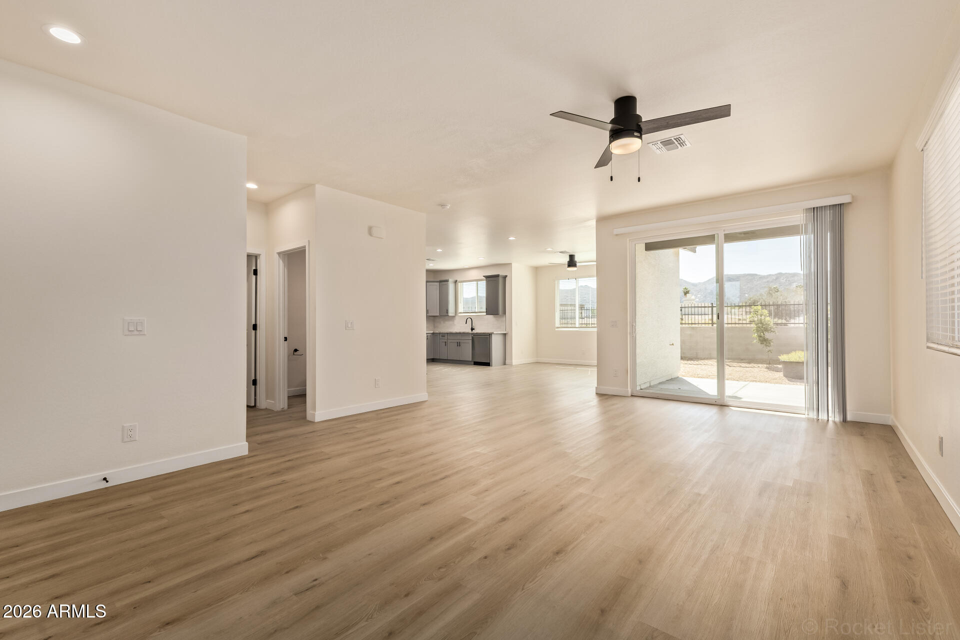125 West Latona Road Phoenix, AZ 85041 - Photo 5 of 32 Living Room