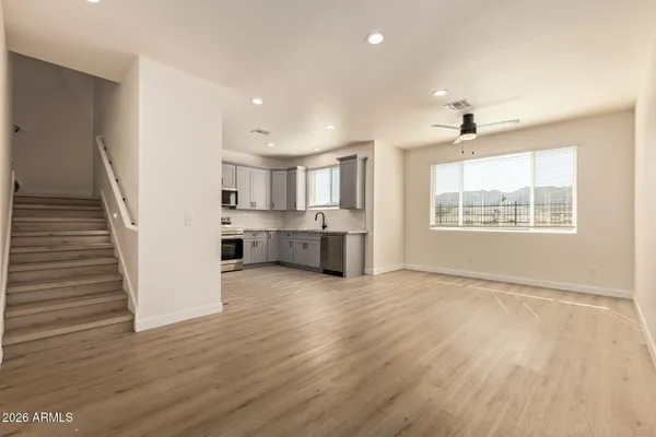 $2,800 | 125 West Latona Road, Phoenix, AZ 85041