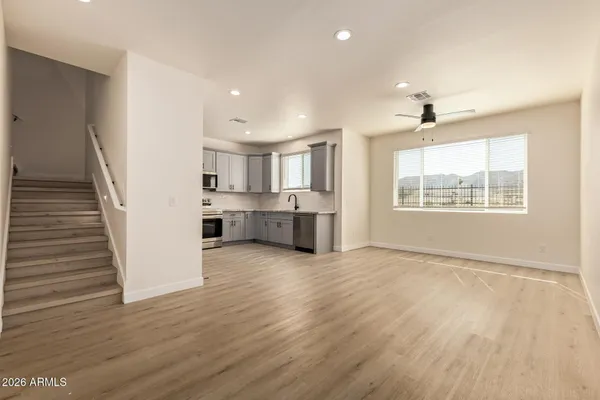 $2,800 | 125 West Latona Road, Phoenix, AZ 85041