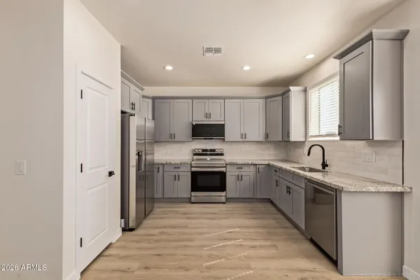 $2,800 | 125 West Latona Road, Phoenix, AZ 85041